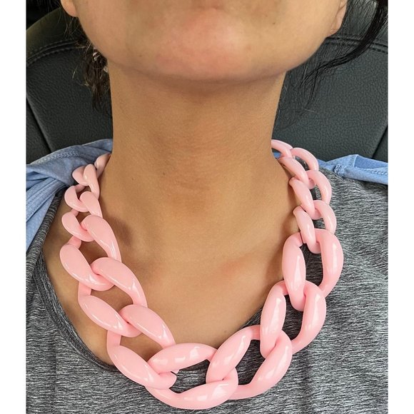 Big acrylic chain necklace baby pink chunky acrylic light pink rose link chain - Picture 1 of 2